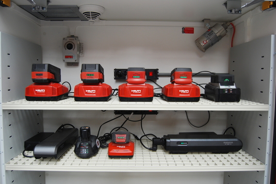 Hiltra Batterieschrank